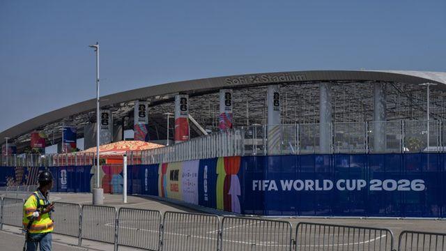 "물 딱 1병만 가져오세요" FIFA, 월드컵 관중 생수 반입 일부 허용
