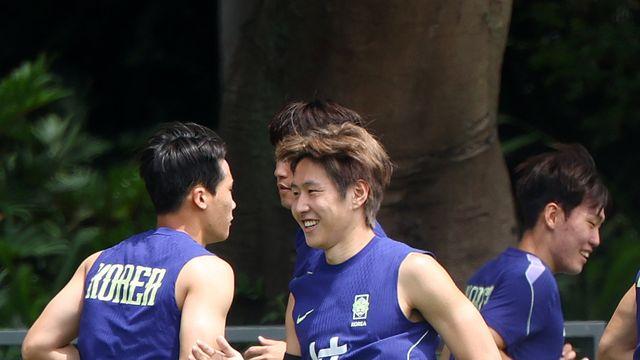 [여기는 멕시코] ‘세트피스 훈련 매진’ 한국, 월드컵 득점 39%가 세트피스…‘황금 왼발’ 이강인에 기대, 옛 스승 아기레 감독과 재회