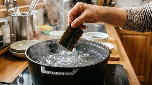 다시마 제발 끓이지 마세요…살림 고수들은 '이 방법'으로 천하무적 육수 냅니다