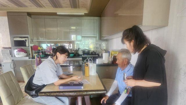 경남경찰, 치매 환자·장애인 500여명에 실종 예방 추적장비