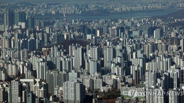 세금카드 꺼낸 정부, 보유세 강화하나…부동산 국민토론회 연다