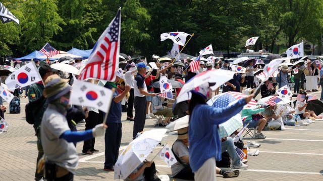 잠실 개표소 봉쇄 시위서 연습용 수류탄 발견…경찰 수사 착수