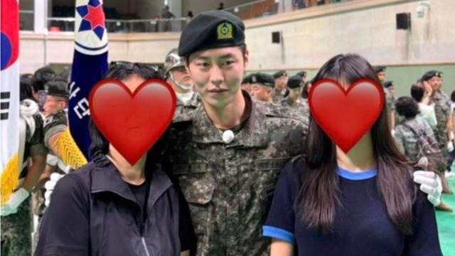 이재욱, 기초군사훈련 수료식 포착… 군복 입고 한층 더 늠름해진 자태