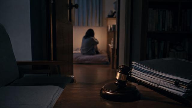 잠든 10대 사촌동생 수차례 강제추행한 사촌…1심서 징역형 집행유예