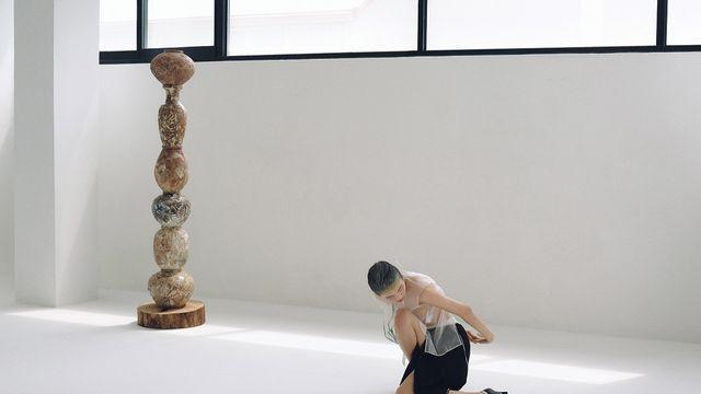 얼굴 위에 피어난 색채의 향연