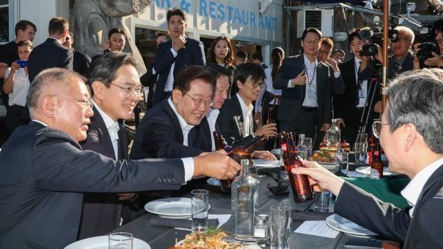 李, 글로벌 빅테크 CEO들과 '피시앤칩스 회동'…
