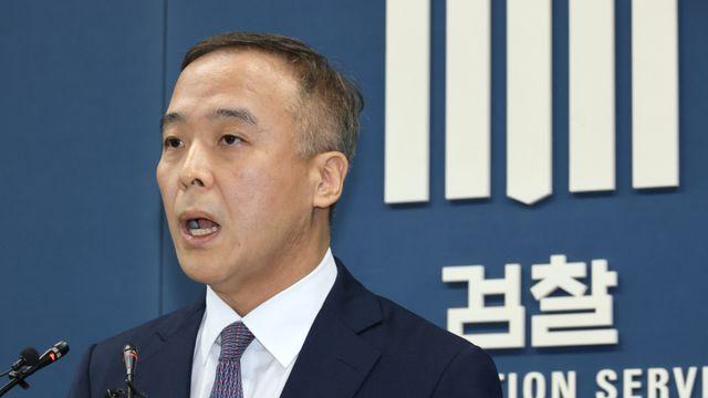 ‘병갈이’로 밀수 와인 빼돌리려다 덜통…세관 공무원 2명 구속기소