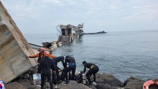 포항 구룡포 해상 보릿돌교 붕괴… 고립된 낚시객 등 17명 구조