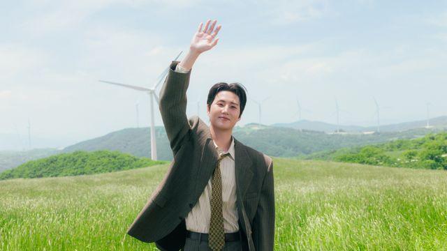 데이식스 영케이, 국내외 차트 정상 싹쓸이...뮤비 비하인드 컷 공개