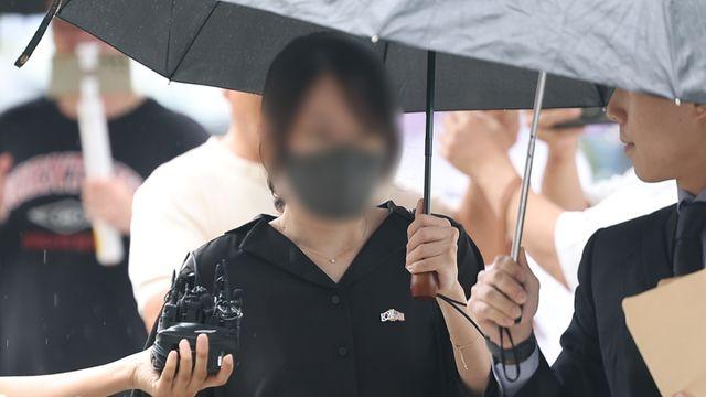 잠실 개표소 출입 홀로 막은 '올다르크' 여성 불구속 송치