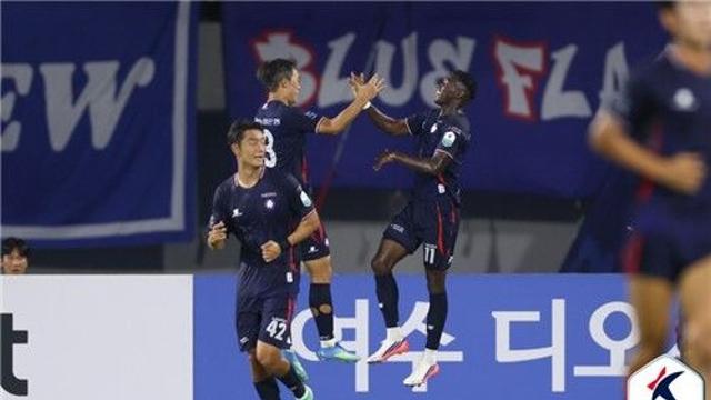 K리그2 수원 팬들, 역전골 취소 판정에 