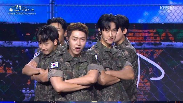 ‘취사병’ 강준규, 아이돌 비주얼 눈길…미각보이즈로 ‘청룡’ 무대 찢었다
