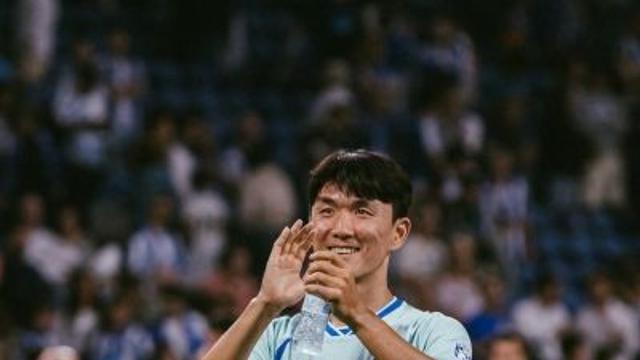 포르투 이적한 황인범, 데뷔전서 슈퍼컵 우승 트로피