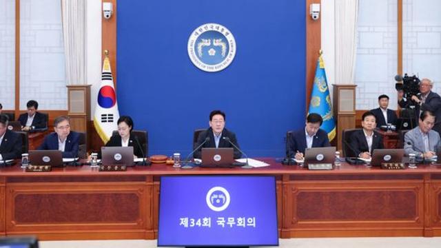 李대통령 "부동산, 100억대 양도소득에 세금 몇억…근로소득과 형평 안맞아"
