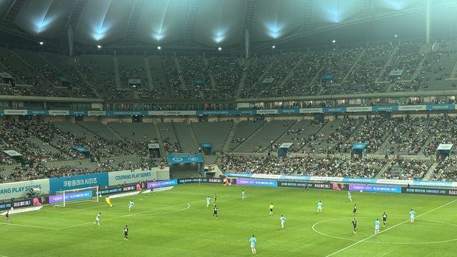 폭염·주전 공백에 아쉬운 흥행…맨시티 떴지만 상암벌은 한산