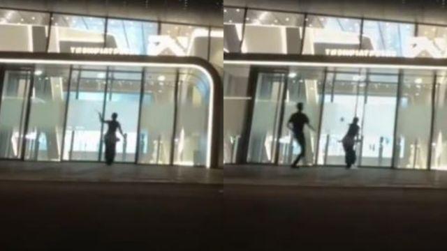 골프채 들고 YG 사옥으로 돌진…출입문 수차례 내려친 20대 여성
