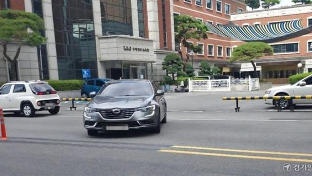 “차 진입 불편해서”…인천 부평감리교회, 도로 중앙선 ‘검은 페인트’로 지워