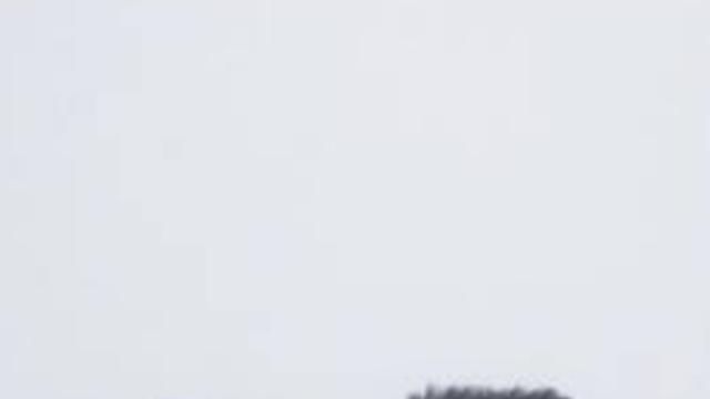 ‘마약 자숙’ 유아인, 복귀설 돌더니…남사친과 볼뽀뽀 근황 [왓IS]