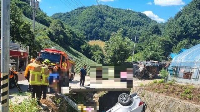 삼척 판문리서 79세 운전자 싼타페 추락…2명 병원 이송