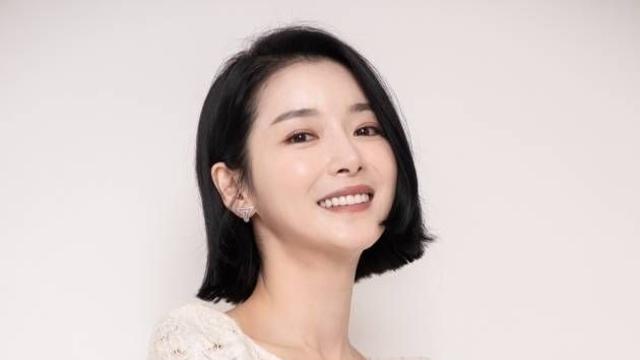 ‘인민을 위해 복무하라’ 지안, 前야구선수 엄정욱과 결혼 발표