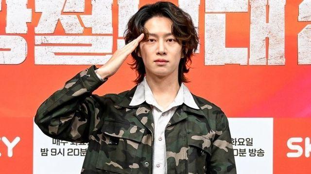 “X돌았네” 김희철, ‘거꾸로 태극기’에 분노했는데.. 알고 보니 의도된 디자인