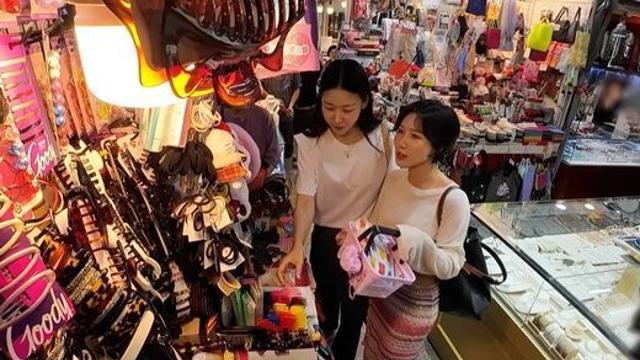 '미우새' 화사, 덕자찜 맛집 방문...젠슨황 샤라웃 일화 공개