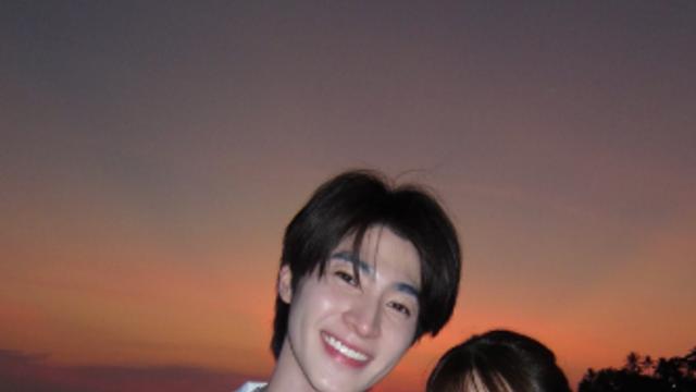 리사, ♥블루 퐁티왓과 열애설…홍콩·일본 이어 가족까지