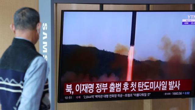 북한, 엿새 만에 또 탄도미사일 발사…700㎞ 이상 비행