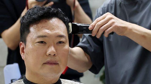 머리까지 깎았다…훈련소 가는 천하람 “안규백 비판에 세게 할라”
