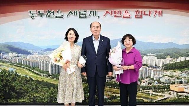 박형덕 동두천시장, 교육현장 헌신 교장에 감사패…교육도시 도약 의지 밝혀