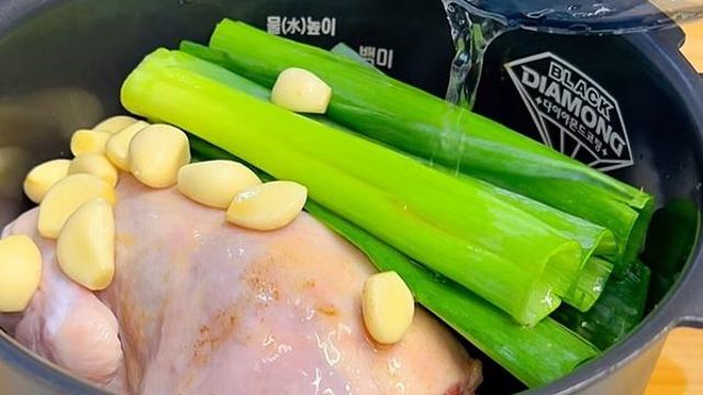 말복인데 가스불 1분도 필요 없습니다…'이 방법' 쓰면 완벽해지는 ‘보양식'