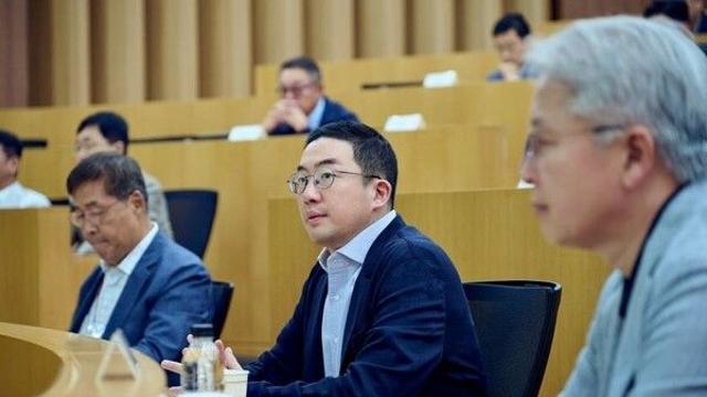 구광모 LG회장, 상반기 보수 48억3천만원…급여·성과급 ‘반반’