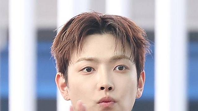 에이티즈 홍중, 갈비뼈 골절 진단…“휴식 권유에도 스케줄 참여 의지”