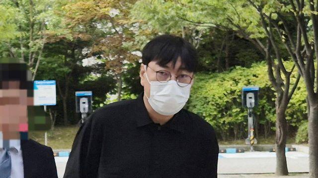 '도박·음주운전' 개그맨 이진호, 목발 짚고 공판 출석…檢 징역 2년 구형