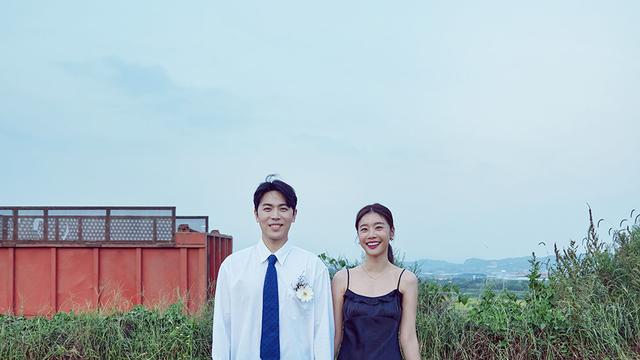 이동하♥소진, 30만 원대 웨딩드레스…직접 만든 청첩장까지