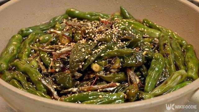 처음부터 간장 넣지 마세요… 양념 쏙 밴 꽈리고추 조림 황금 레시피