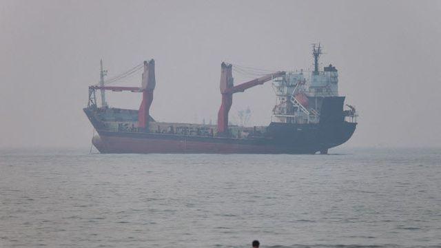 이란, 호르무즈 통제력 잃나…선박 80% '오만 항로' 선택