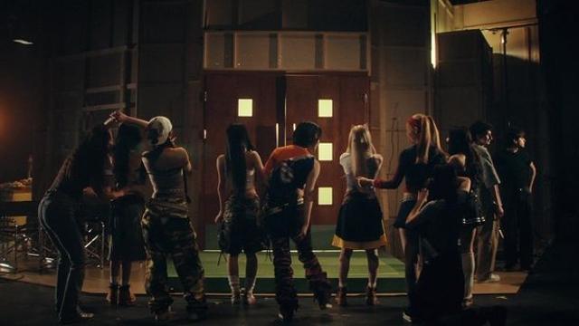 ‘JYP 신인’ 아워벌스데이, 데뷔 D-1…‘스퀴지’ MV 티저 공개