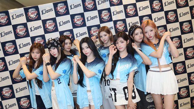 ‘시구+퍼포먼스’ 하츠투하츠, 도쿄돔서 강렬한 일본 데뷔