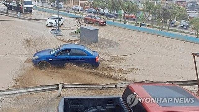 6년 동안 올 비가 하루 만에…칠레 북부지역에 비상사태 선포
