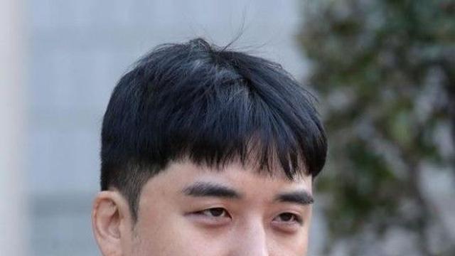 승리, 베트남 하노이서 포착…국내외 아티스트와 한자리 [왓IS]