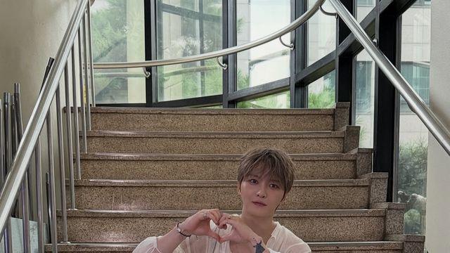 김재중, 18년 만에 ‘뮤직뱅크’ 출연…“함께 견뎌준 팬들에 감사”