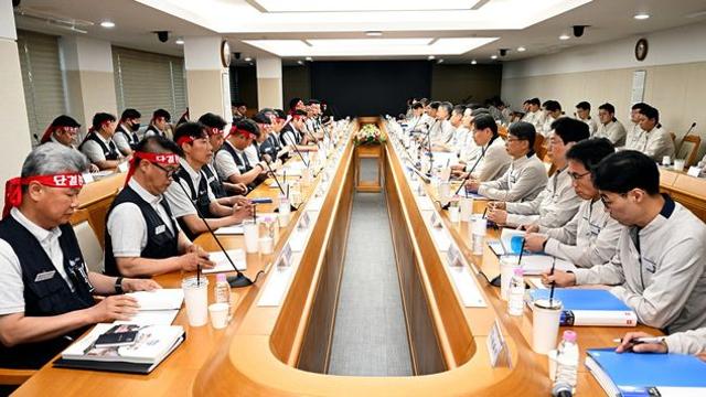 현대차 노사, 성과급 400%+1270만원…임금교섭 잠정 합의