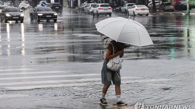 [날씨] 충청 이틀간 200㎜ ‘물폭탄’…전국 곳곳 시간당 30㎜ 장대비