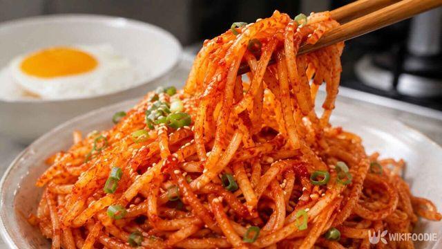 무생채에 고춧가루 대신 ‘이것’ 넣어보세요… 이 방법은 온 가족이 좋아하네요