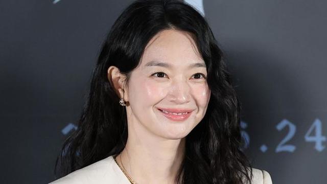 15년간 조용히 빠져나간 37억…신민아 통장에 무슨 일이