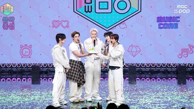 NCT 127, 빅뱅·알파드라이브원 꺾고 ‘음중’ 1위...시즈니 향해 감사 인사