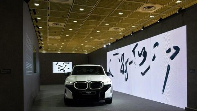 BMW 코리아, ‘프리즈 서울’서 이강소 작품과 XM 레이블을 한 공간에 담다