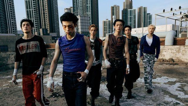 ‘첫 음원차트 1위→광화문 룩스‘ 82메이저, 컴백 첫주 알찼다