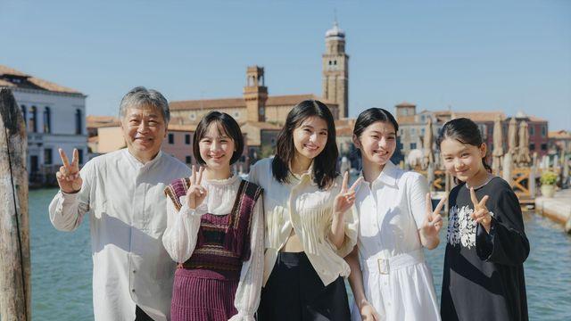 고레에다 히로카즈 ‘룩백’, 베니스서 12분 기립박수…“최고 걸작” 해외 호평